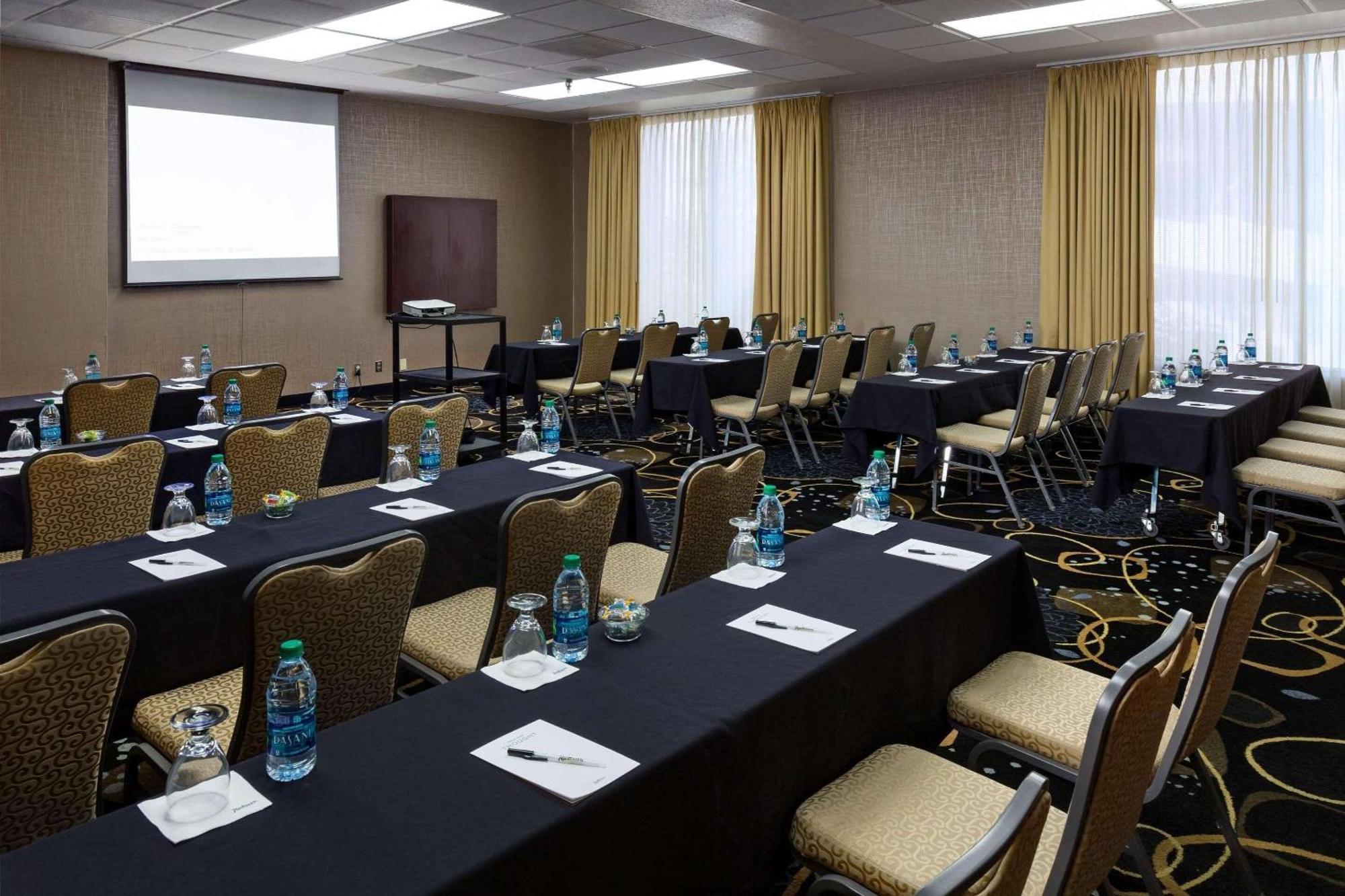 Radisson Hotel Bismarck  Kültér fotó