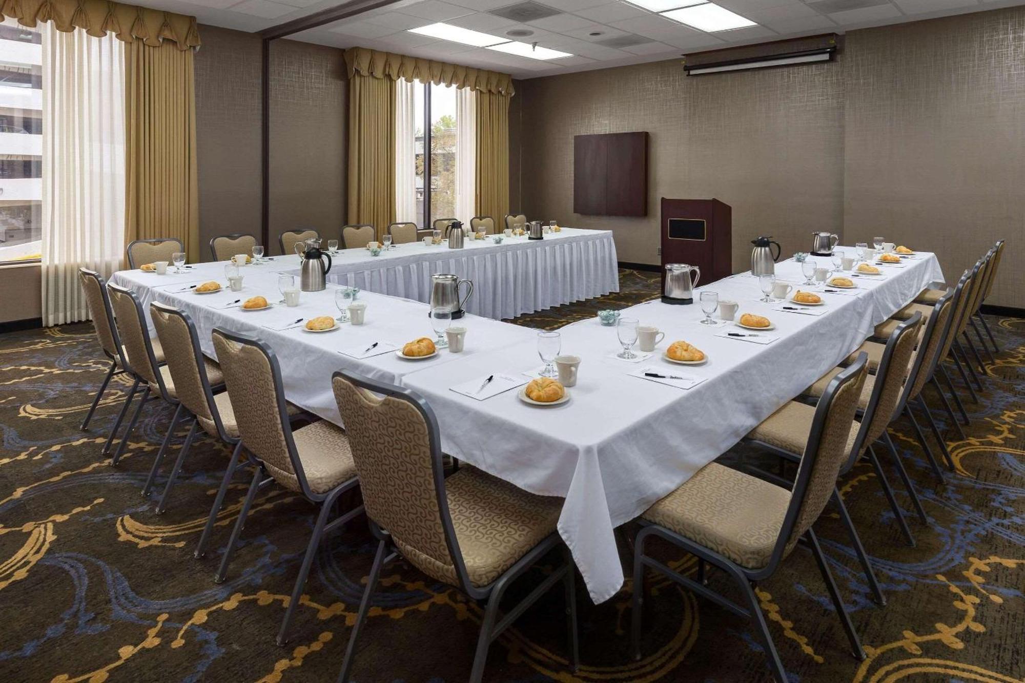 Radisson Hotel Bismarck  Kültér fotó