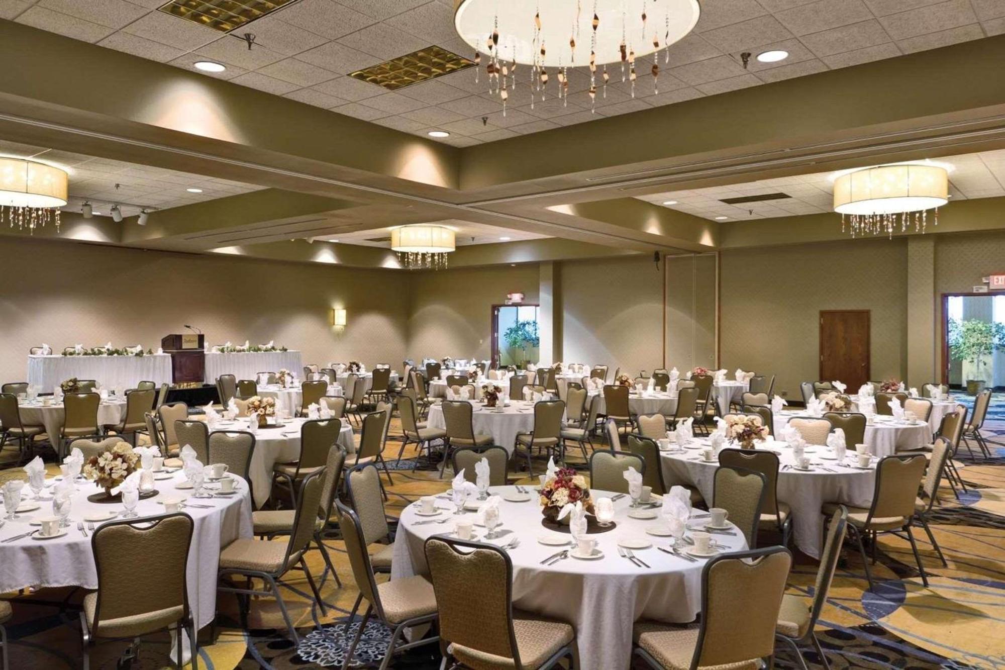 Radisson Hotel Bismarck  Kültér fotó