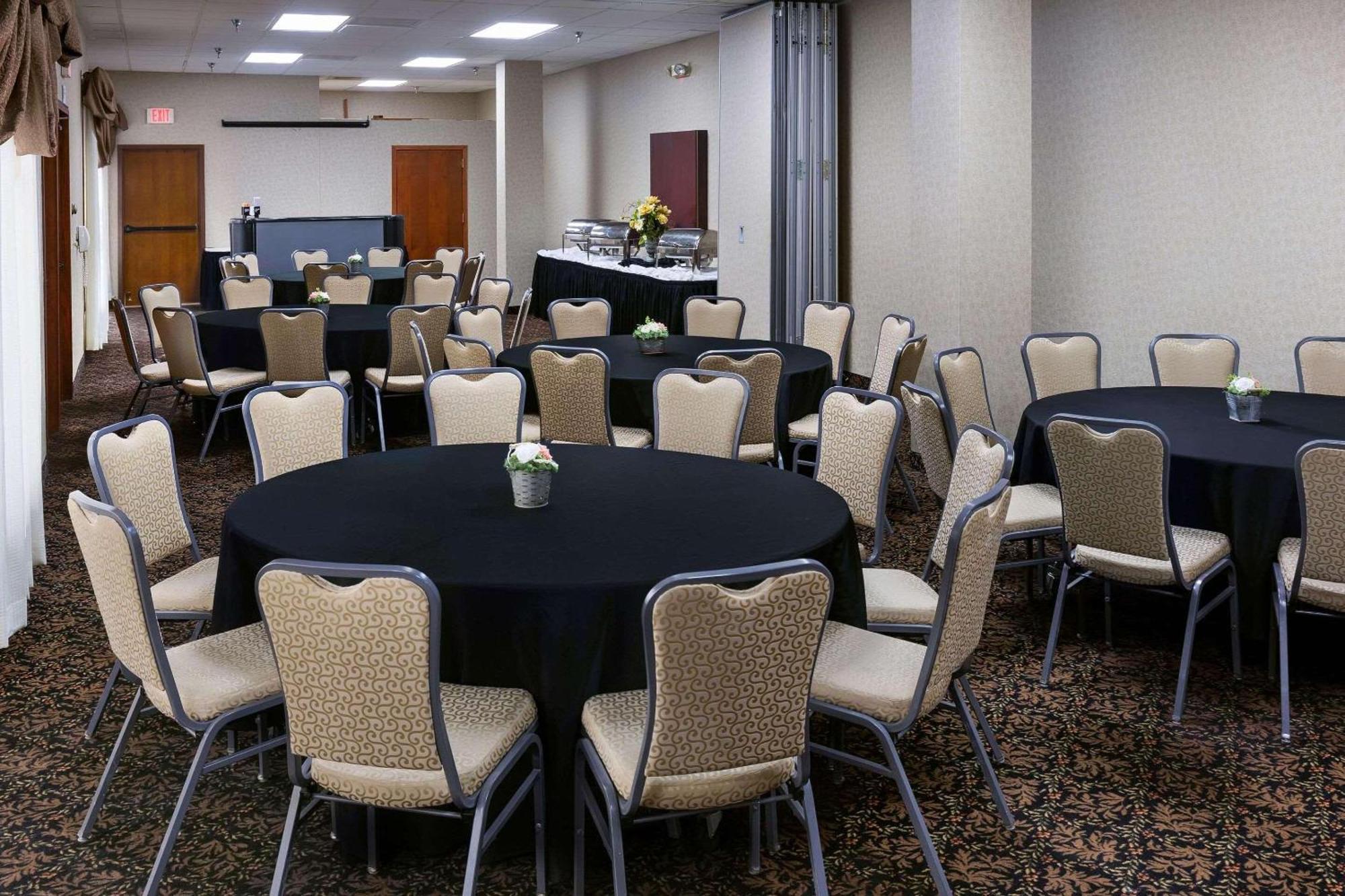Radisson Hotel Bismarck  Kültér fotó
