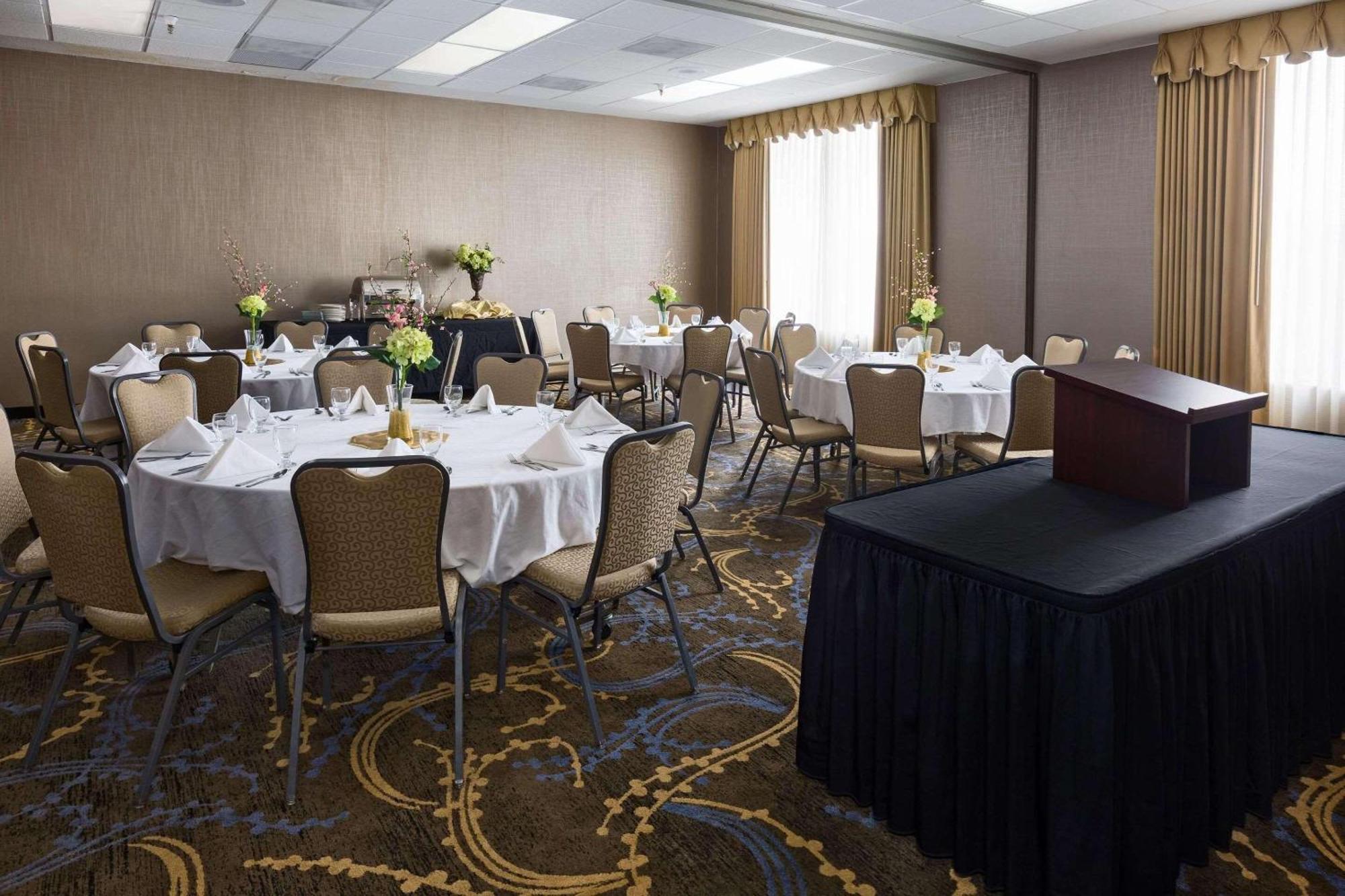 Radisson Hotel Bismarck  Kültér fotó