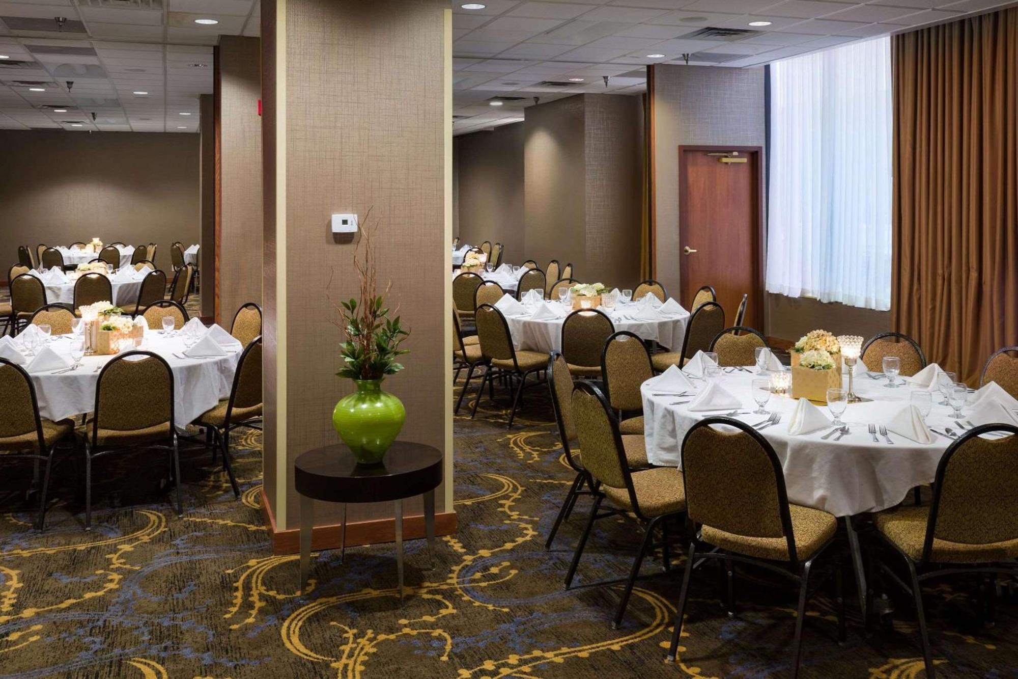Radisson Hotel Bismarck  Kültér fotó